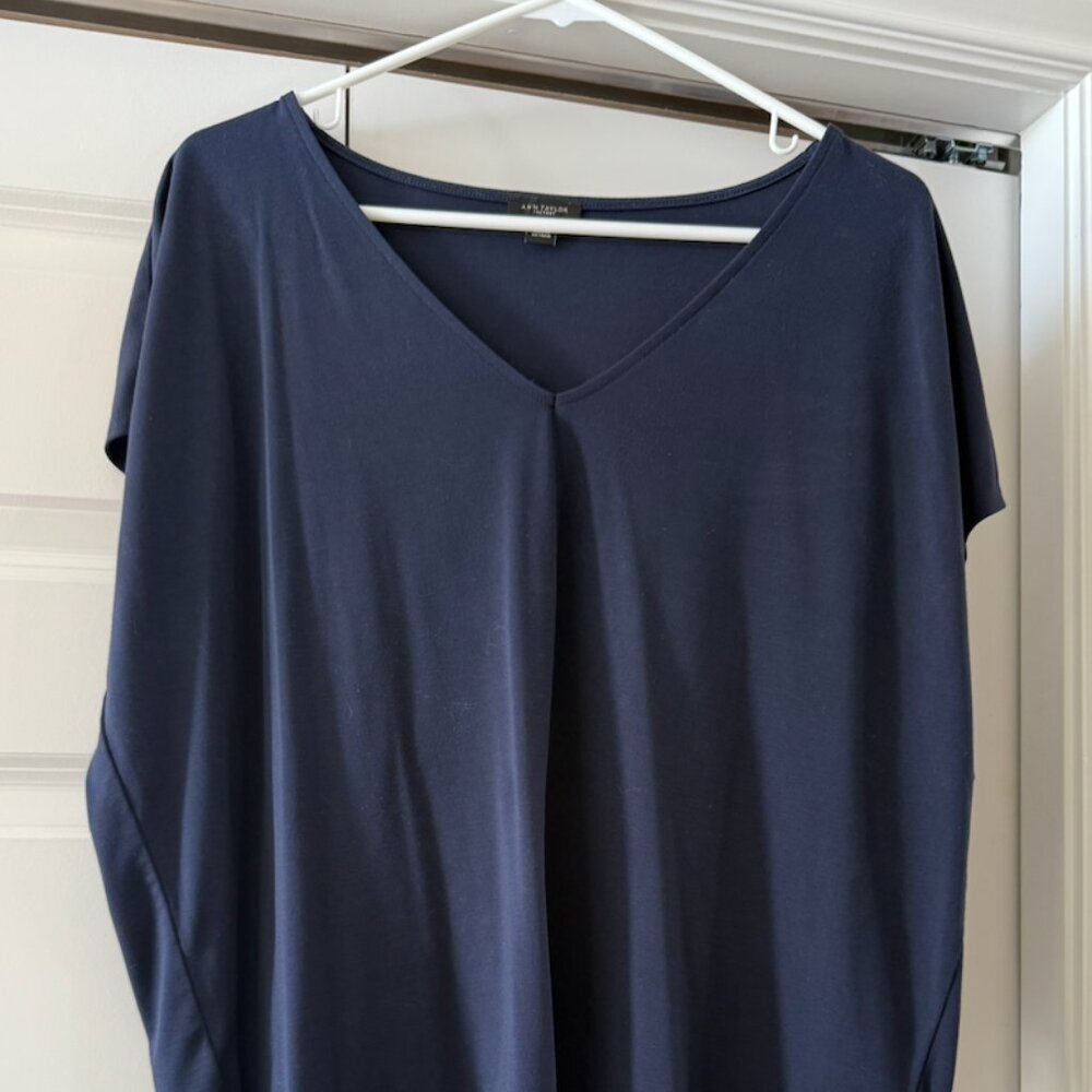 Ann Taylor Factory Navy V Neck Top Large Relaxed Fit Short Sleeve